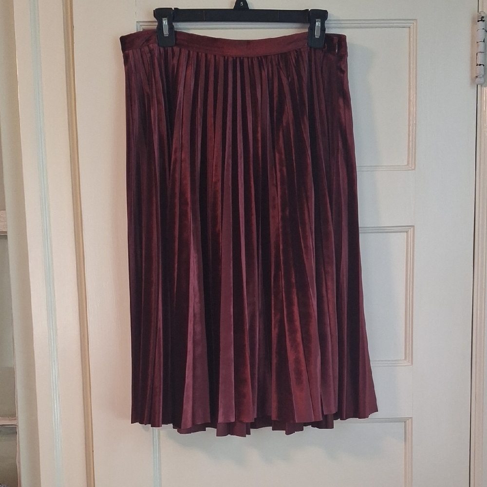 Banana Republic pleated velvet skirt - size 10P
